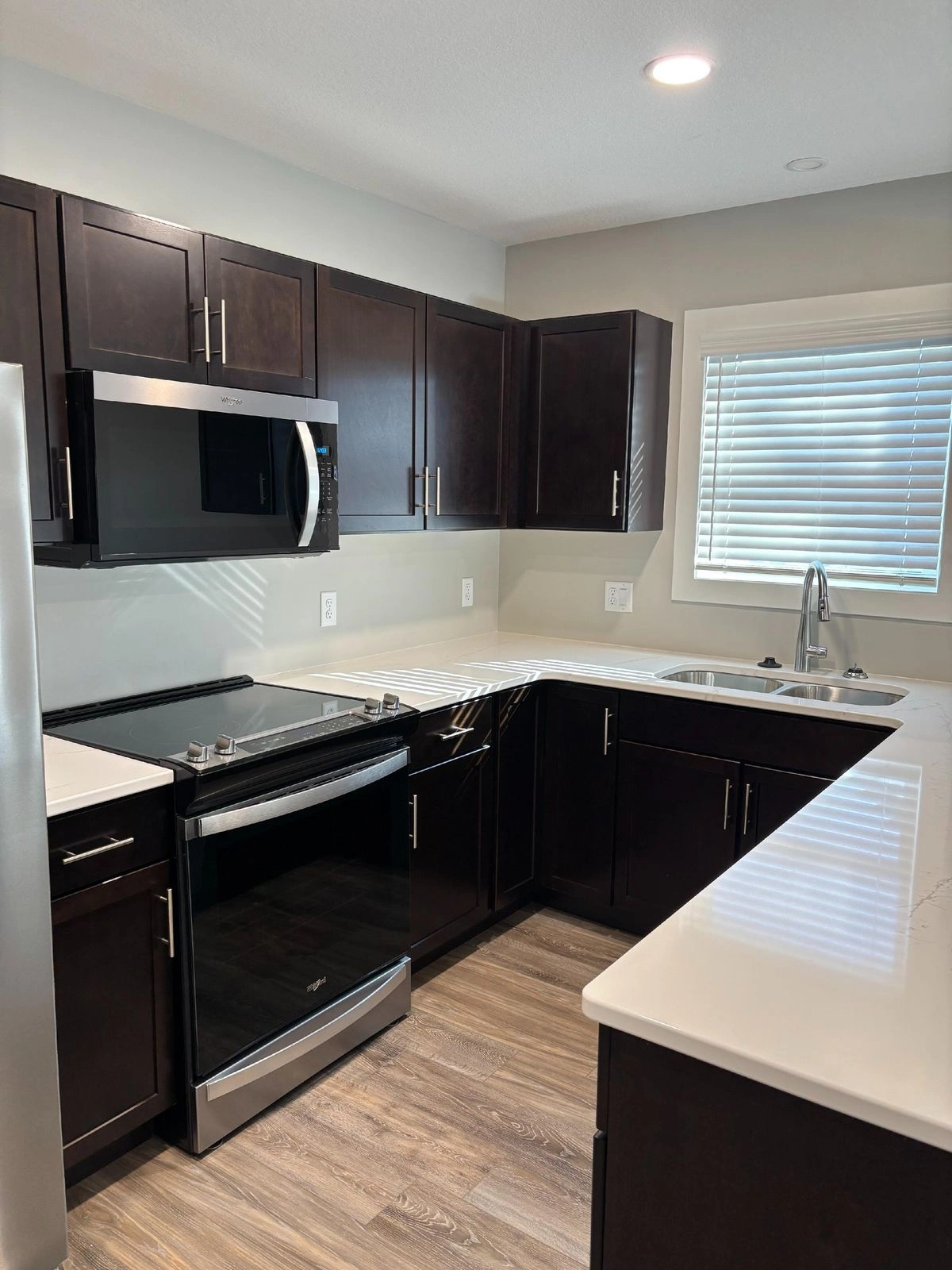 Blue Sky Cleaning Service in Newport - Deep Cleaning - Post Construction Cleaning - Move in / Move Out Cleaning - Commercial Cleaning and House Cleaning