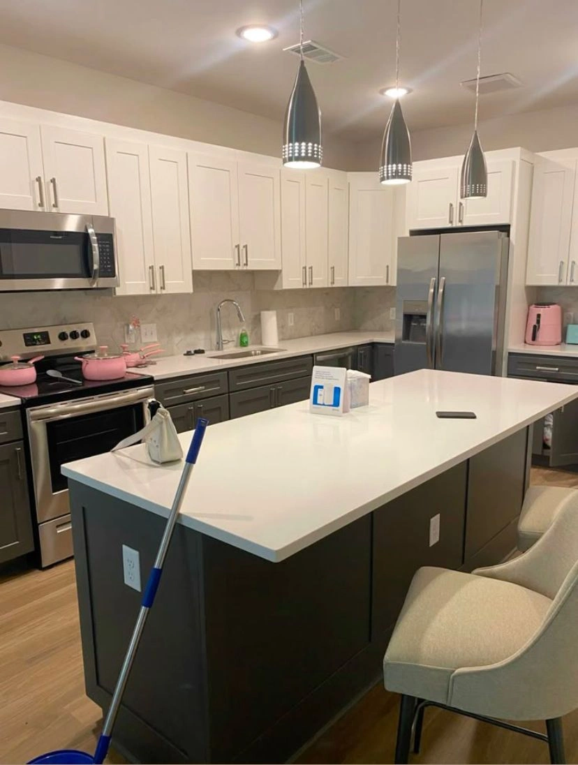 Blue Sky Cleaning Service in Newport - Deep Cleaning - Post Construction Cleaning - Move in / Move Out Cleaning - Commercial Cleaning and House Cleaning